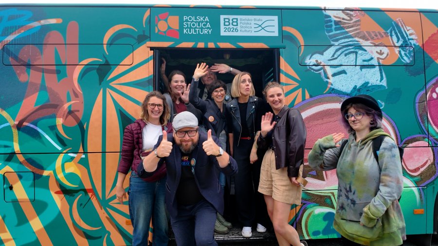 Autobus pełen kultury ruszył w Polskę, by promować Bielsko-Białą. Tak wygląda z bliska WIDEO