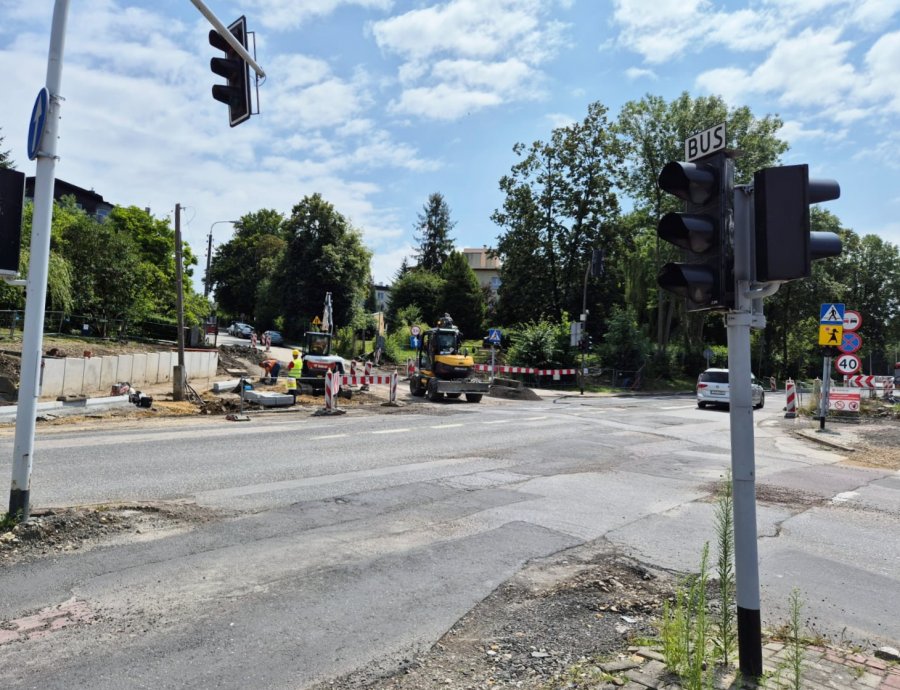 Kolejny etap prac na Piastowskiej. Od poniedziałku kierowcy muszą liczyć się z dużymi zmianami MAPA