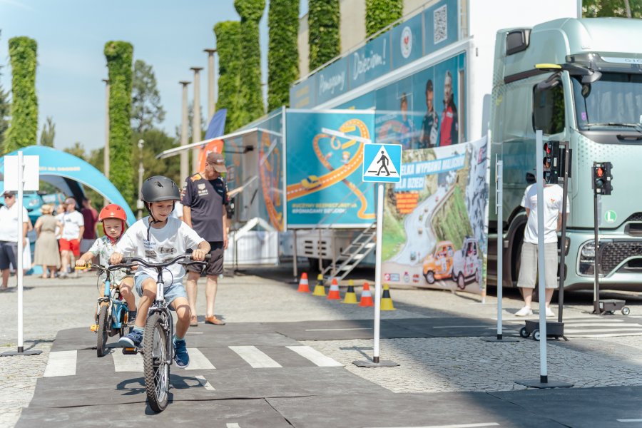Nauka, zabawa i bezpieczeństwo. Gemini Park Bielsko-Biała zaprasza do miasteczka Young&Safe
