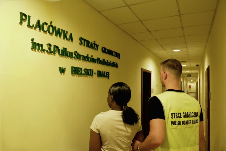 Bielscy pogranicznicy skontrolowali firmę. Ujawniono grupę nielegalnych pracowników z Azji