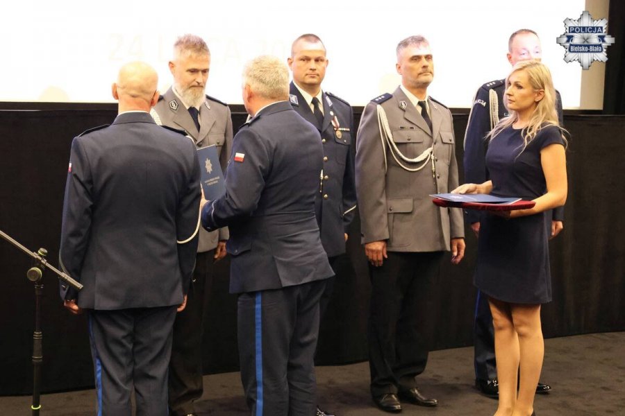 Święto w bielskim garnizonie. Wręczono blisko 250 awansów, potem odbył się piknik  - foto