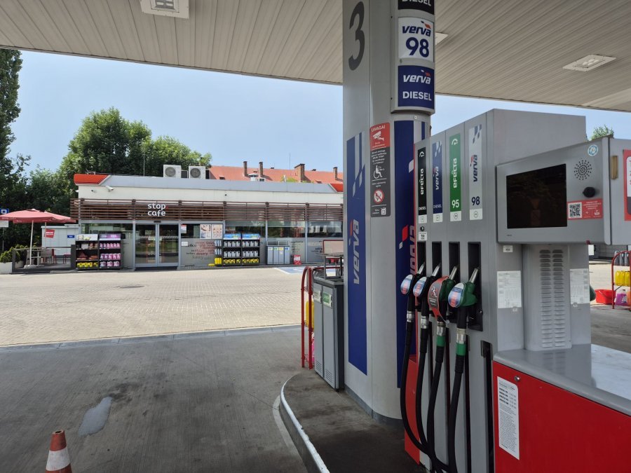 Ceny paliw na stacjach zbliżają się do 8 złotych za litr. Premier Tusk kreśli możliwy scenariusz