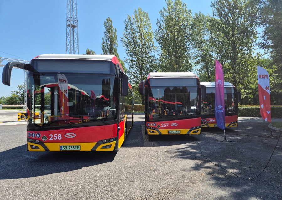 Sześć autobusów zasilanych wodorem zasiliło flotę MZK. Za dwa dni wyjadą na bielskie drogi - foto