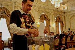 120 tys. zł z rady nadzorczej i dwóch fundacji. Bielski radny odpowiada wymijająco na nasze pytania