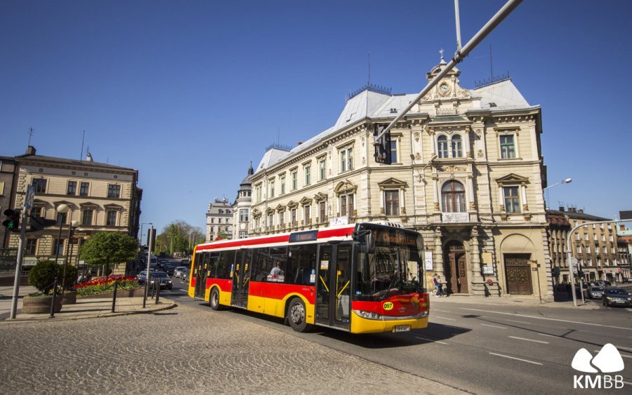 Od rana zamknięte są dwie główne ulice centrum Bielska-Białej. Wiele linii MZK jedzie objazdem MAPA