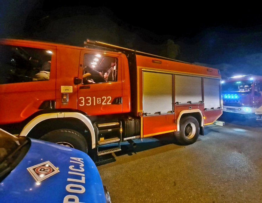 Finał wielogodzinnych poszukiwań 82-latka. W nocnych działaniach brało udział wiele służb - foto