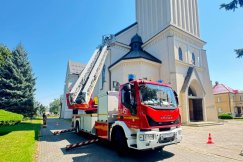 Na nich zawsze można polegać. Nietypowa interwencja strażaków na terenie bielskiej parafii - foto
