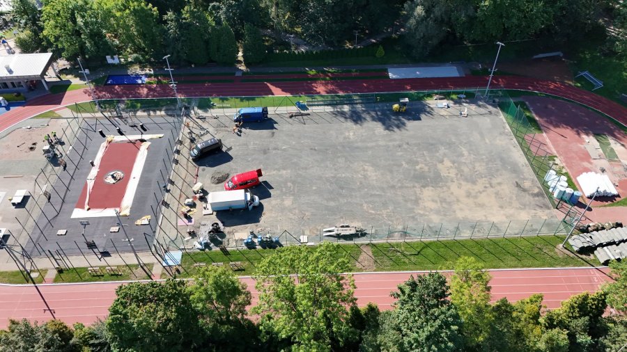 Gruntowana modernizacja postępuje zgodnie z planem. Po wakacjach kompleks ma zostać otwarty  - foto