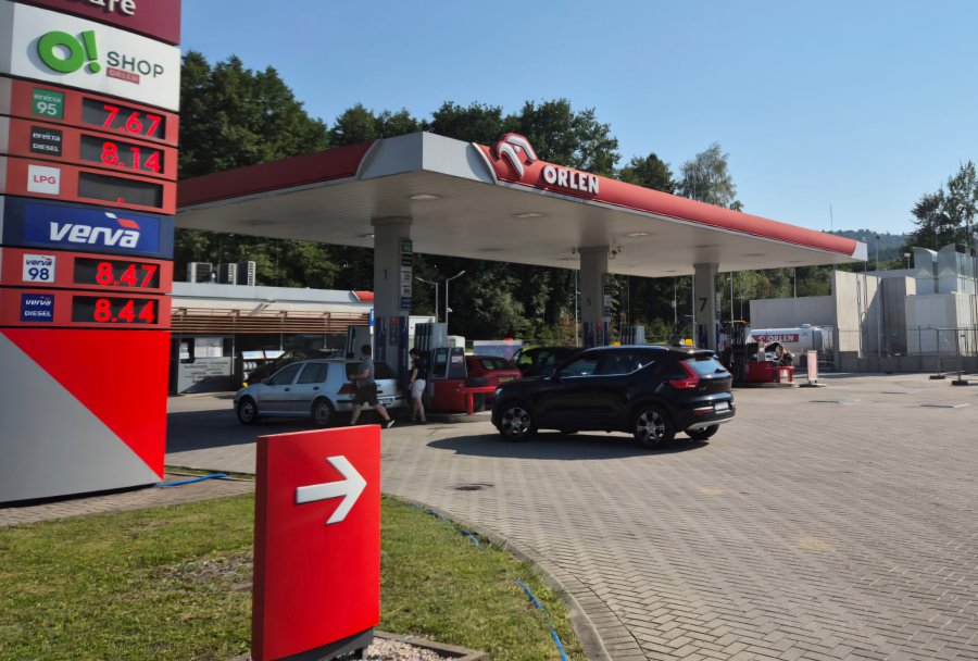 Na moment wraca niższy podatek na paliwa. Takie ceny zobaczymy na stacjach w poniedziałek