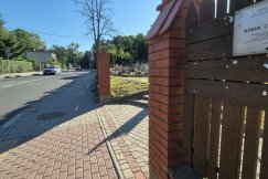Brutalny rozbój w bramie cmentarza. 80-latki napadnięte i poturbowane przez młodych bandytów - foto