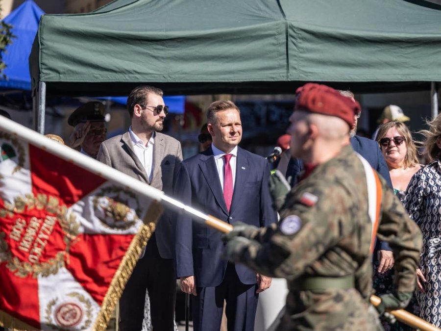 Prezydent podpisał zarządzenie. Weterani zyskali uprawnienia do nabycia rocznego biletu MZK