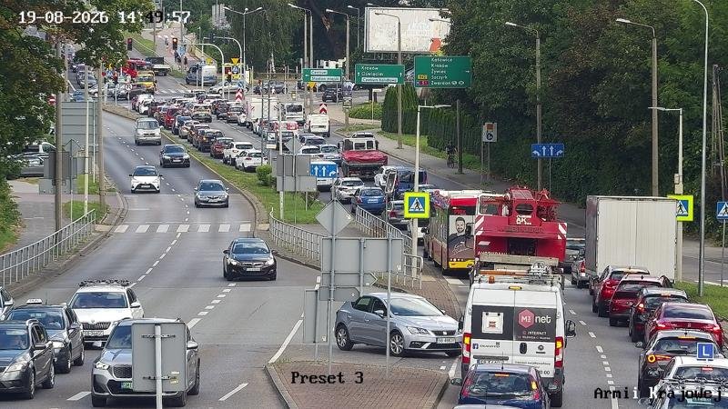 Kolizja z udziałem radiowozu na sygnałach. Policjant winny, został ukarany mandatem - foto