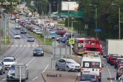 Kolizja z udziałem radiowozu na sygnałach. Policjant winny, został ukarany mandatem - foto
