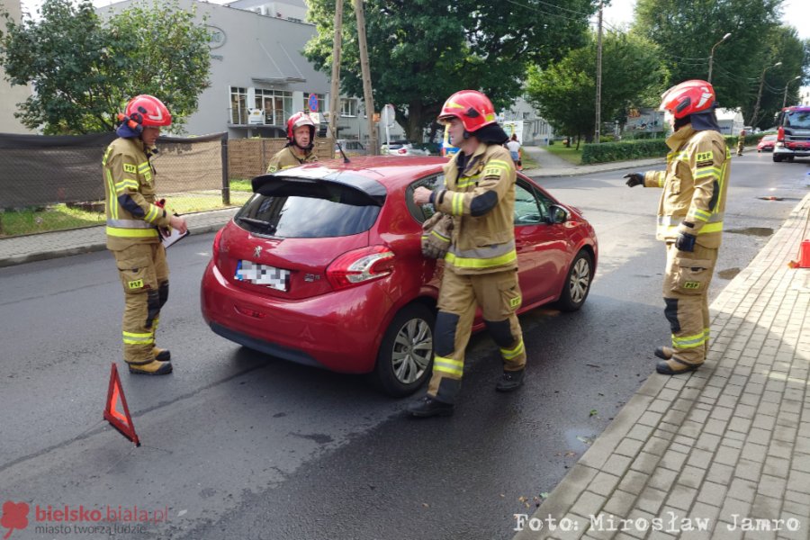 Zderzenie trzech aut na wysokości Befado. Sprawczyni kolizji ukarana mandatem - foto