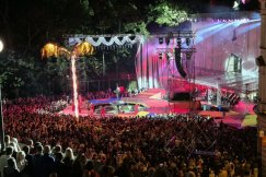 Koncert w oknie znów zachwycił. Niesamowita scenografia i największe przeboje ZDJĘCIA