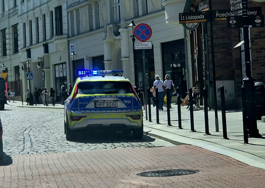 Znamy kulisy obławy w centrum Bielska-Białej. Wielokrotnie notowany 21-latek usłyszał cztery zarzuty