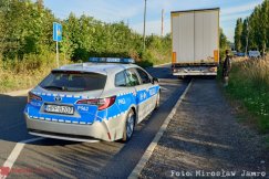 Zdarzenie drogowe z udziałem motocykla. Pasażerka pośladkami uderzyła w ciężarówkę - foto