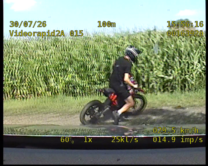 Zignorował sygnały, nie miał tablic. Policjanci szukają motocyklisty, który im uciekł - foto