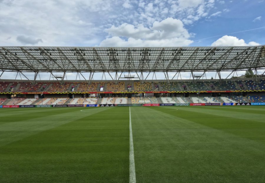 Organizacyjna wpadka, frekwencyjna klapa. Siedem bramek na inaugurację mundialu - foto