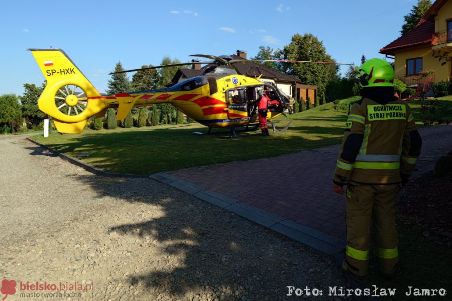 Przytomna reakcja sąsiadów uratowała życie 73-latce. Poparzoną kobietę zabrał śmigłowiec LPR - foto