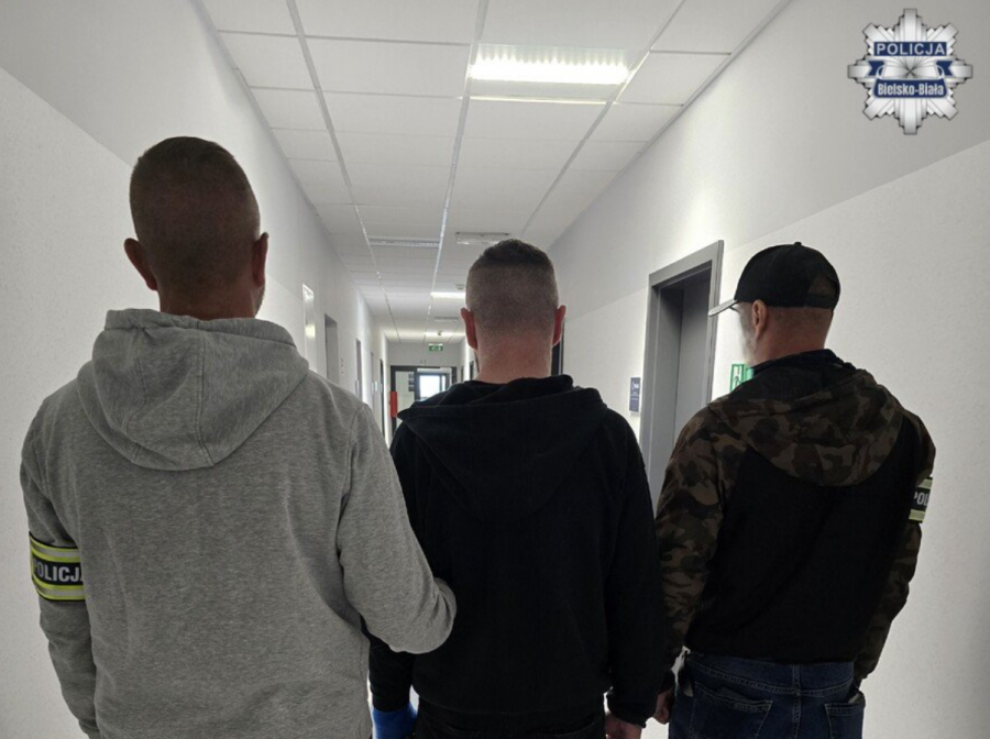 Spryskali go gazem, skatowali i ukradli nawet spodnie. Dwaj bracia odpowiedzą za brutalny rozbój