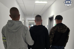 Spryskali go gazem, skatowali i ukradli nawet spodnie. Dwaj bracia odpowiedzą za brutalny rozbój