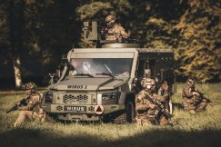 Bielska spółka z kontraktem dla wojska. Sześć osób na pokładzie i obrotowy karabin na dachu - foto