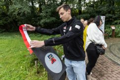 Powiększyła się Galeria Beskidzkich Olimpijczyków. Kacper Tomasiak odsłonił swoją tablicę - foto