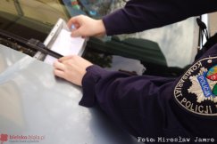 Strażacy nie mogli dojechać do akcji. Wszystko przez źle zaparkowane auta na osiedlu - foto