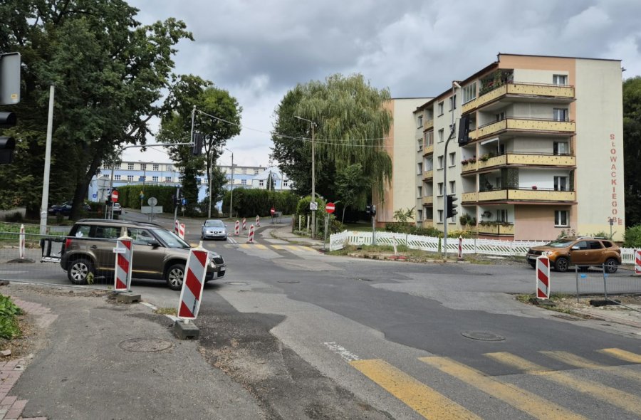 Rusza budowa kolejnego ronda na Piastowskiej. Ruch będzie sterowany wahadłowo MAPA