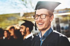 Najlepsze studia licencjackie 2026 - popularny kierunek czy wysokie zarobki? Co mówią dane?