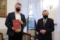 Tłumaczenia z YouTube'a, sprzedawca tytoniu i przelew bez umowy. Były nominat nadal na wolności