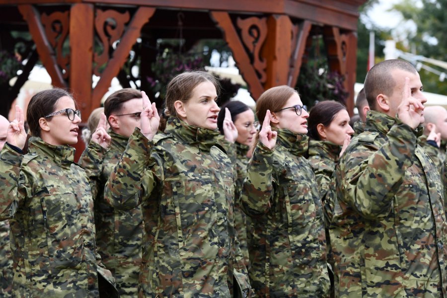 Złożyli ślubowanie i ukończyli szkolenia podoficerskie. Będą służyć w bielskim garnizonie - foto