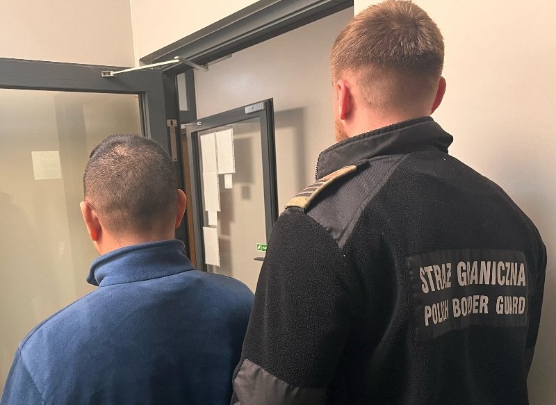 Drwił sobie z polskiego prawa. Wczoraj zatrzymany, dziś pod konwojem trafił na granicę - foto