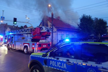 Z ostatniej chwili: Płonie budynek wielorodzinny. Odcinek ulicy Konopnickiej zablokowany dla ruchu - foto