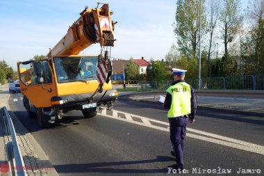 Z ostatniej chwili: Dźwig potrącił nastolatkę na przejściu. Dziewczyna znalazła się pod ciężarówką! - foto