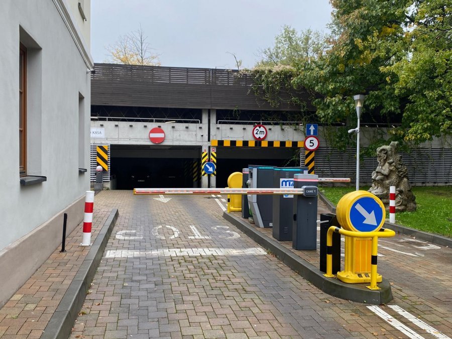 Miasto chce zbudować trzy parkingi wielopoziomowe. Obiekt przy węźle pomieści blisko 300 aut