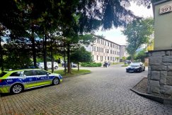 Strach przed „krwawym piątkiem”. Policja i strażnicy wokół szkół, dyrekcja apeluje by przejrzeć plecaki