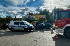 Groźne zdarzenie na wysokości centrum handlowego. Zderzyły się dwa samochody - foto