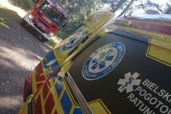 Nieszczęście podczas wyprawy do lasu. Ratownicy potrzebowali pomocy strażaków - foto