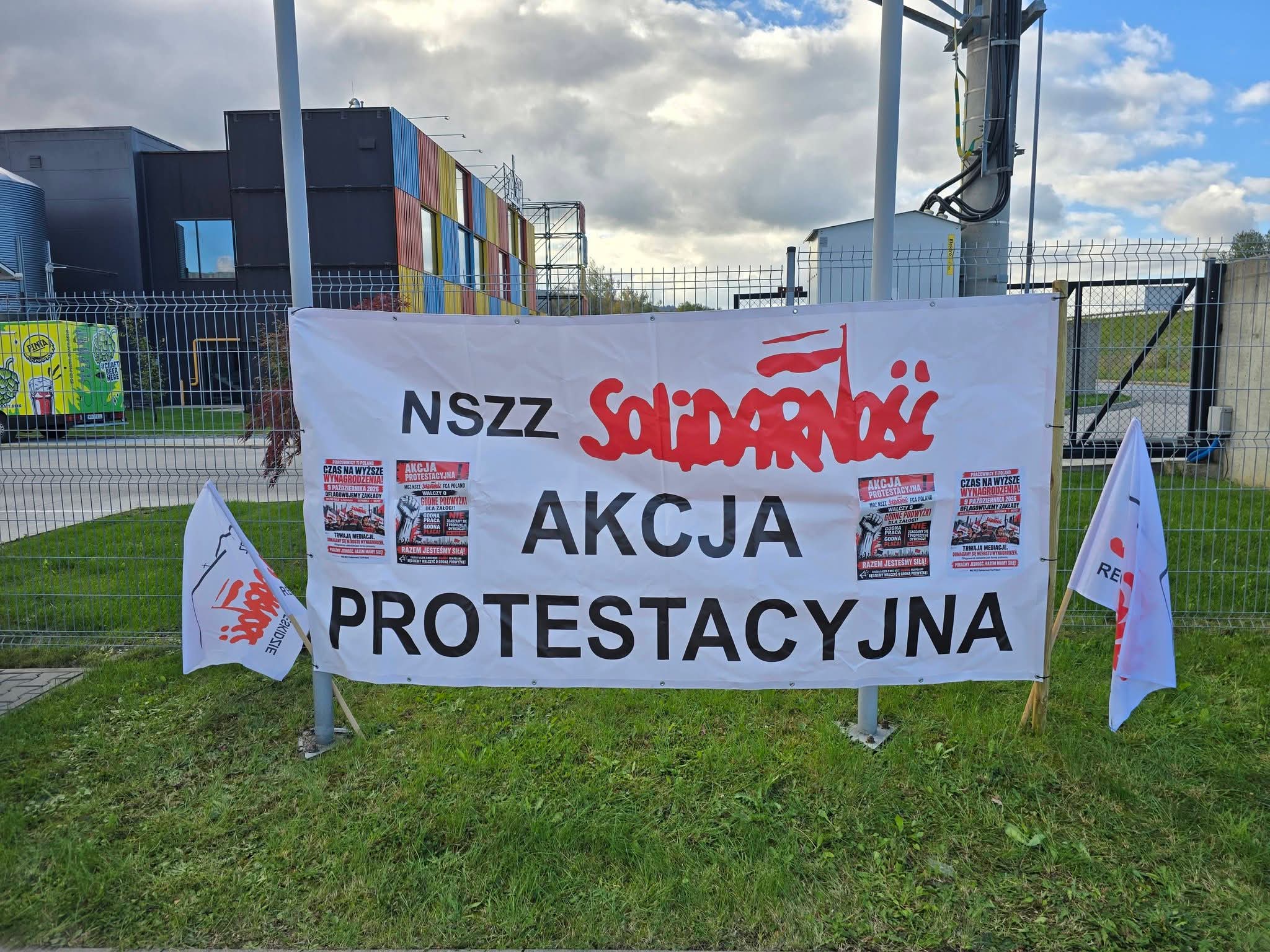 Dwa bielskie zakłady oflagowane. W spółce z 60 milionami zysku trwa spór o podwyżki płac - foto