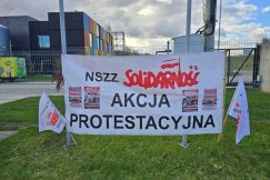 Dwa bielskie zakłady oflagowane. W spółce z 60 milionami zysku trwa spór o podwyżki płac - foto