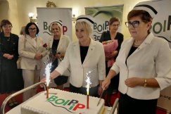 Niezastąpione na co dzień, docenione na scenie. Pielęgniarki i położne z Podbeskidzia świętują 35-lecie - foto