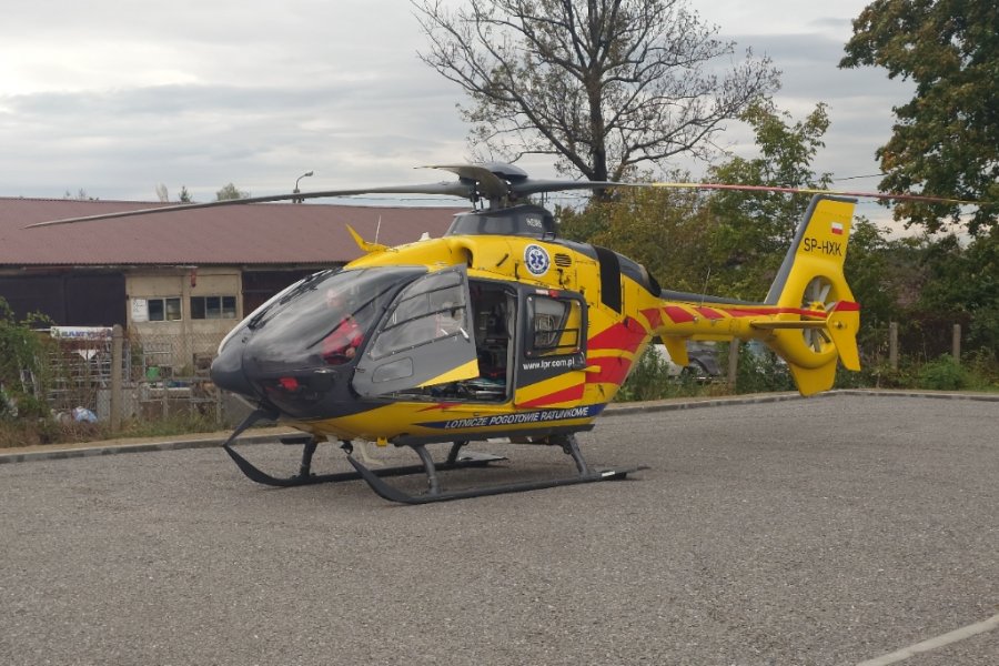 Z ostatniej chwili: Pijany kierowca wjechał w bawiące się dzieci. LPR zabrało 11-latka do kliniki