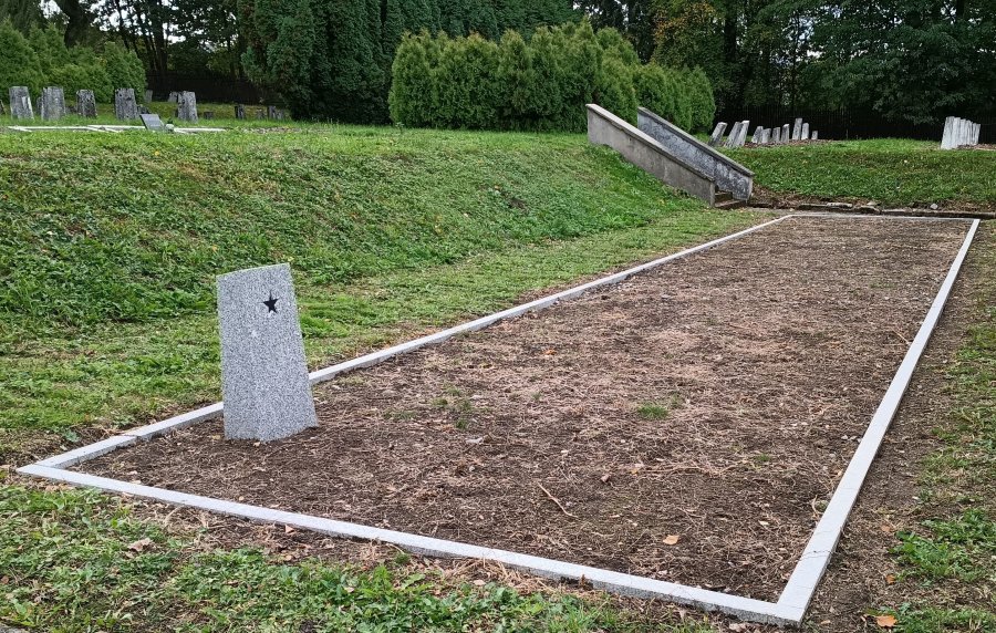 Nowa kwatera na cmentarzu czerwonoarmistów. Zginęli w wybuchu, spoczęli po długim śledztwie - foto