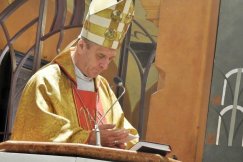 Spalił księgi intencji i odprawiał za dużo mszy. „Uważamy za konieczne przedstawić niektóre fakty”