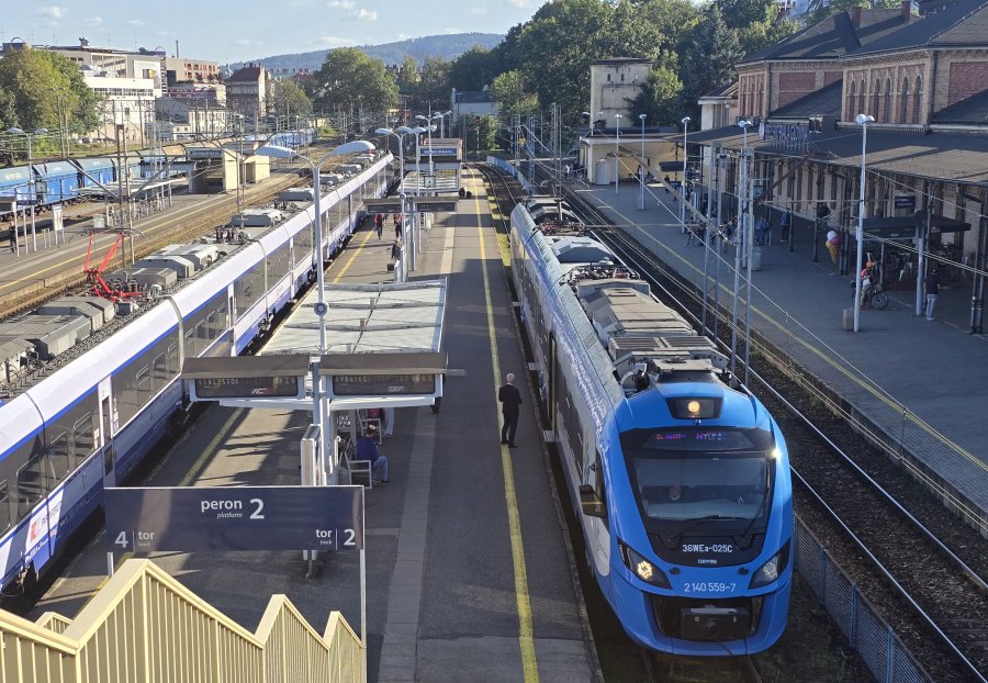 Trzema różnymi trasami nad Bałtyk i nowy pociąg do stolicy. Regularny takt nie tylko do Krakowa