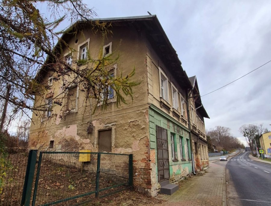 Miasto chce pozbyć się problemu. Remont byłby zbyt drogi, więc kamienica trafiła na sprzedaż - foto