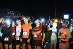 Nocne bieganie pod Dębowcem. Na starcie stanęło prawie 200 uczestników sportowej imprezy - foto