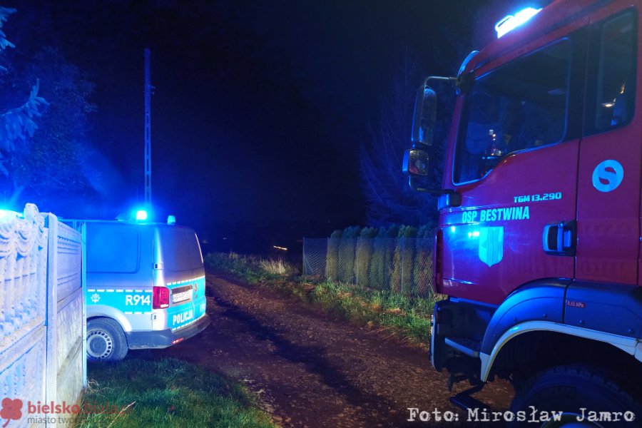 Z ostatniej chwili: W nocy zgłoszono pożar garażu. Policjanci uratowali życie dwóch osób! - foto